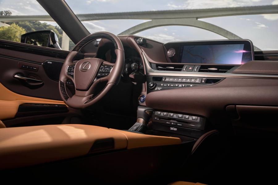 Интерьер Lexus ES300h 2018 года  (NA) (фото 4 из 41)